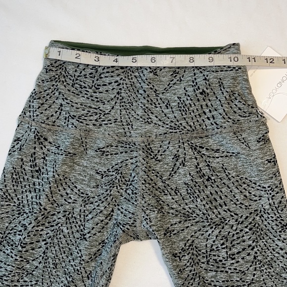 Beyond Yoga Spacedye Walk And Talk High Waisted Capri Legging Sz XS - Picture 12 of 14